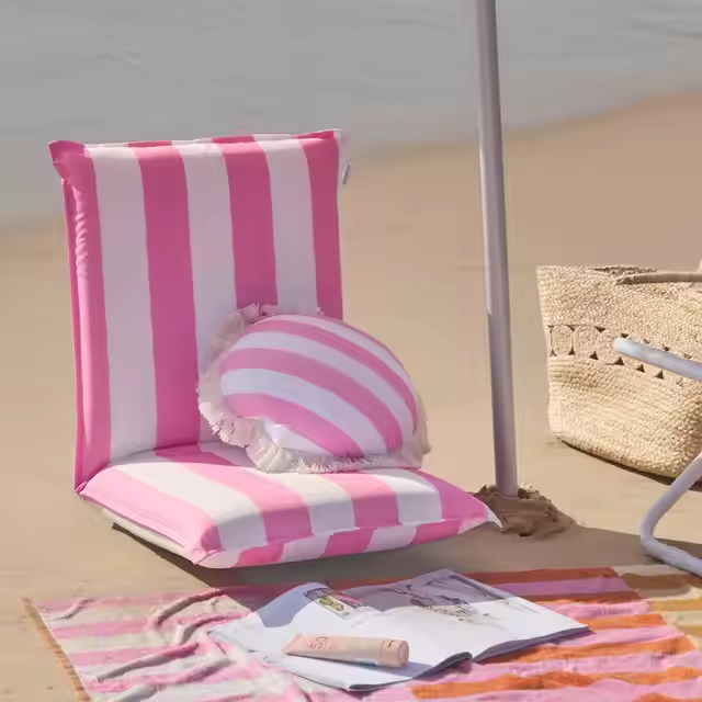 Custom Comfort Padded Folding Beach Chair for Camping and Picnic