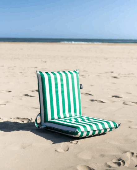 Custom Comfort Padded Folding Beach Chair for Camping and Picnic