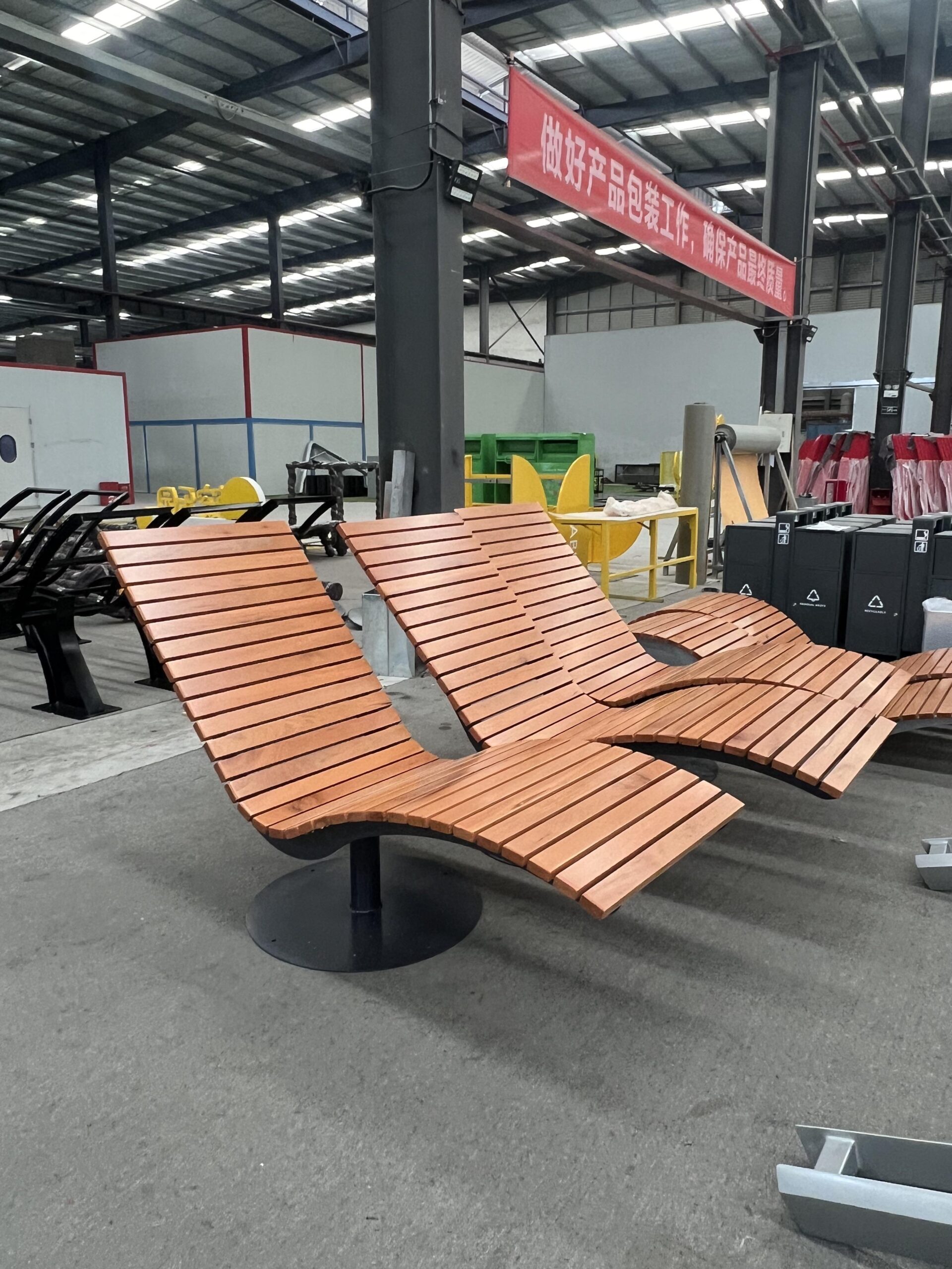 Custom Outdoor Wooden Sun Lounger Chair for Swimming Pool and Beachside
