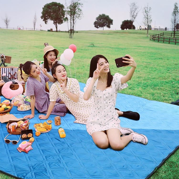 Waterproof Folding Picnic Mat Outdoor Travel Beach Blanket for Camping & Hiking